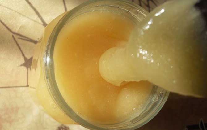 純天然蜂蜜多少錢一斤?一般不低于60元,有些蜜種甚至要上百元! 純天然蜂蜜