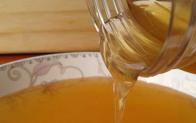 喝蜂蜜水要注意這7大禁忌,別不當回事,喝錯了反而對健康不利! 蜂蜜