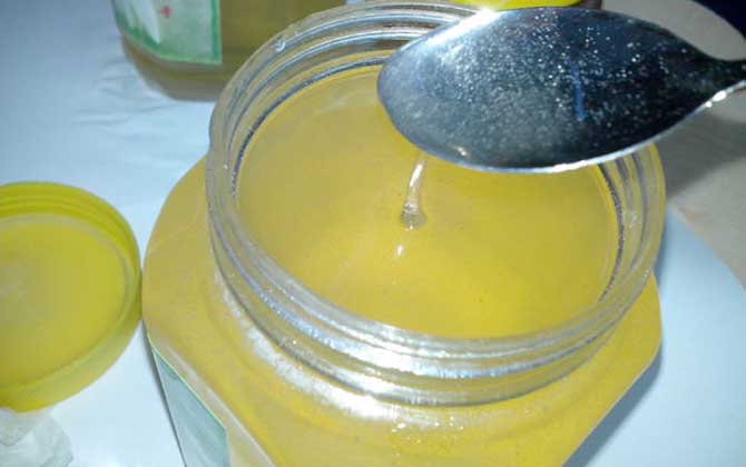 蜂蜜的副作用有哪些?實際上只要喝法正確,蜂蜜根本沒有副作用! 蜂蜜