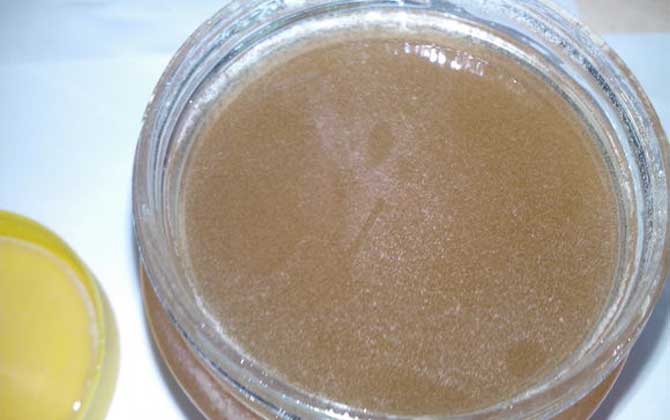 蜂蜜的副作用有哪些?實際上只要喝法正確,蜂蜜根本沒有副作用! 蜂蜜