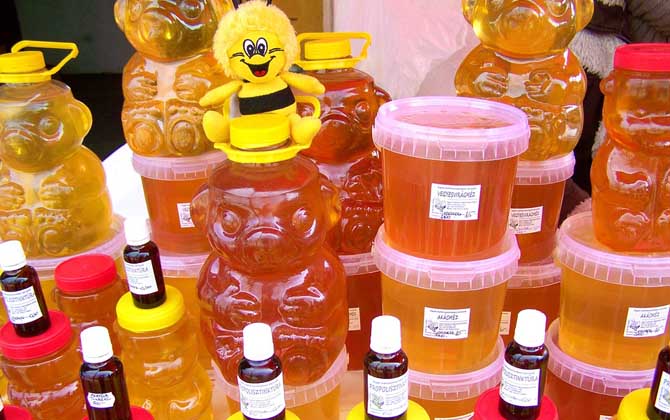 蜂蜜可以放冰箱嗎?完全沒有問題,但長時間放冰箱中會自然結晶! 蜂蜜