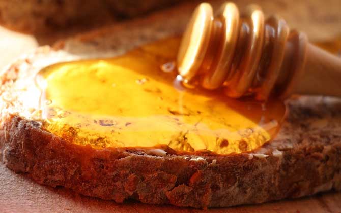 蜂蜜美容是真的嗎?答案是肯定的,更被譽為“可食用的美容劑”! 蜂蜜美容