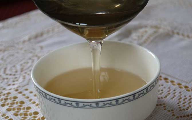 喝蜂蜜真的能減肥嗎?答案是蜂蜜能減肥,但吃法不正確反而增肥! 蜂蜜