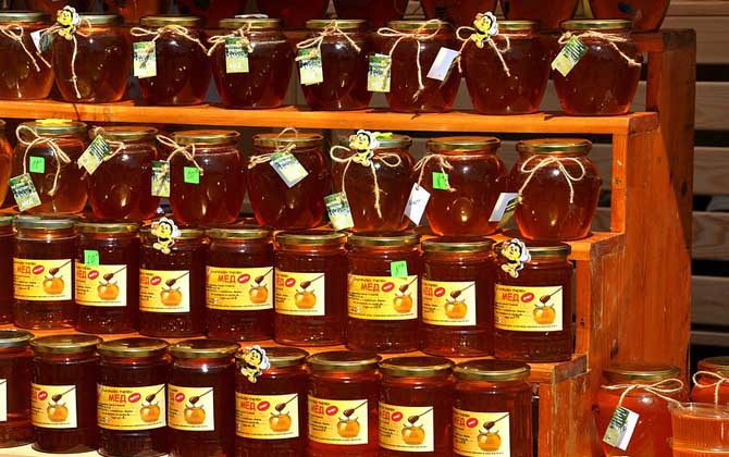 蜂蜜什么牌子好?蜂蜜的質(zhì)量與品牌無(wú)關(guān),但大品牌相對(duì)更有保障! 蜂蜜