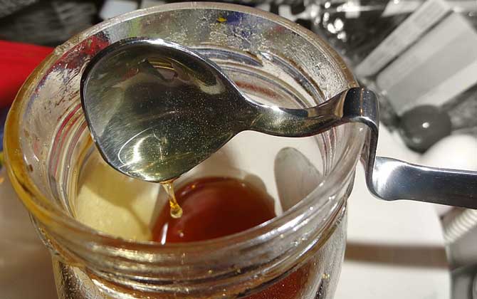 喝蜂蜜水有什么好處?經常喝不但能增強體質,而且還能美容養顏! 蜂蜜