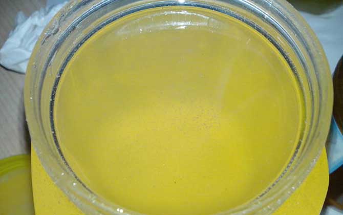 喝蜂蜜會胖嗎?若喝法正確不但不會發(fā)胖,反而有顯著的減肥效果! 蜂蜜