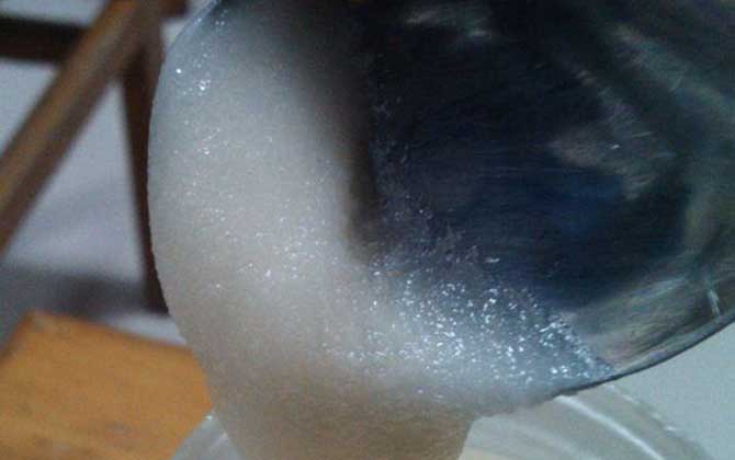 摻了白糖的蜂蜜結晶嗎?可能結晶,但結晶狀態與真蜂蜜大不相同! 蜂蜜