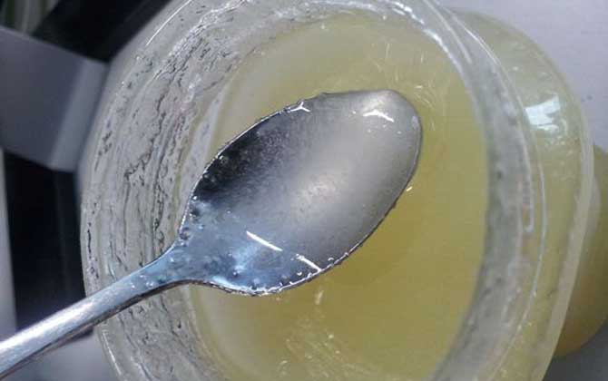 摻了白糖的蜂蜜結晶嗎?可能結晶,但結晶狀態與真蜂蜜大不相同! 蜂蜜