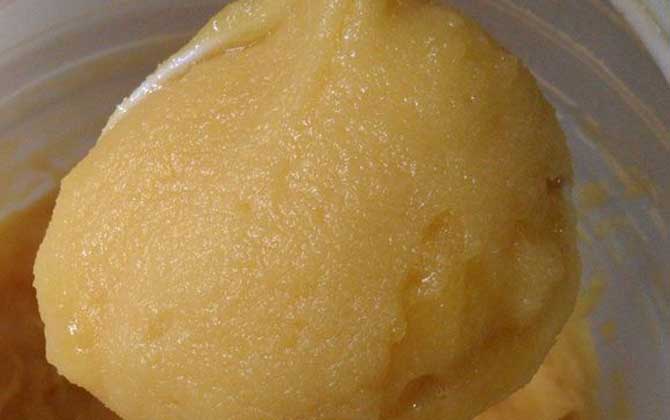 摻了白糖的蜂蜜結晶嗎?可能結晶,但結晶狀態與真蜂蜜大不相同! 蜂蜜