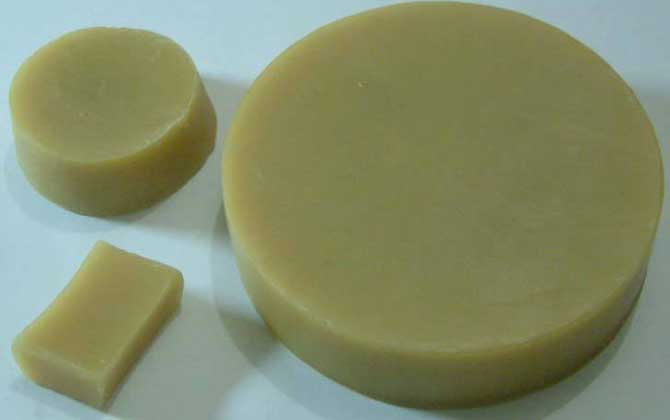 蜂蠟?zāi)艹詥幔侩m然嚼不爛,也沒什么味道,但營養(yǎng)價值卻不可小噓! 蜂蠟