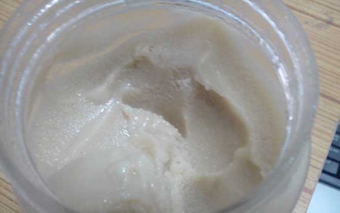 蜂蜜結晶是摻了白糖嗎?肯定不是,結晶是真蜂蜜固有的物理特性! 蜂蜜結晶