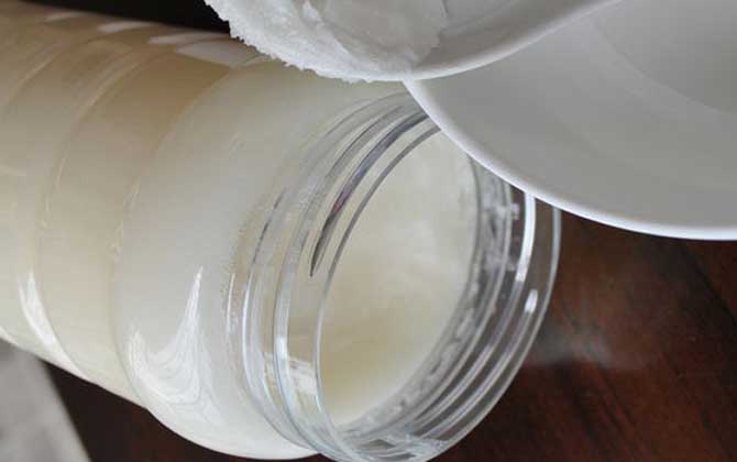 蜂蜜中摻白糖了會結(jié)晶嗎?可能結(jié)晶,但狀態(tài)與真蜂蜜卻截然不同! 蜂蜜結(jié)晶