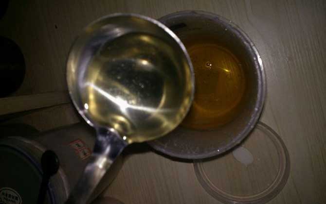 蜂蜜應(yīng)該怎么喝才好?空腹喝對胃腸不利,過量喝又極易引起肥胖! 蜂蜜