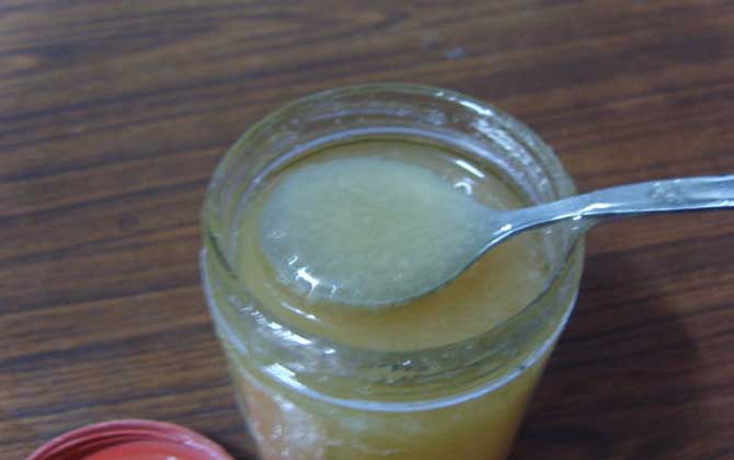 女人能天天喝蜂蜜水嗎?看飲用量,適量有益健康,過量反而有害! 蜂蜜