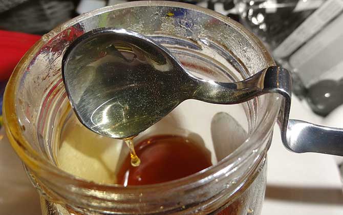 糖尿病人能吃蜂蜜嗎?關鍵看血糖,若血糖控制住了也能喝蜂蜜! 蜂蜜