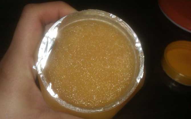 晚上喝蜂蜜水好嗎?晚上喝蜂蜜能安神助眠,但臨睡時不能喝蜂蜜! 蜂蜜