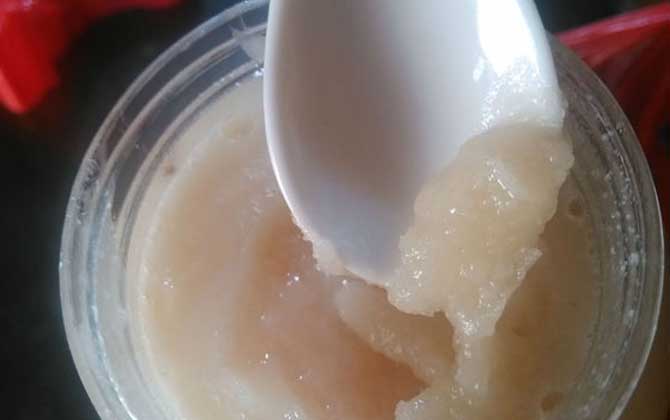 蜂蜜變質(zhì)后的圖片是什么樣?出現(xiàn)這4種情況,說明蜂蜜已經(jīng)變質(zhì)! 蜂蜜
