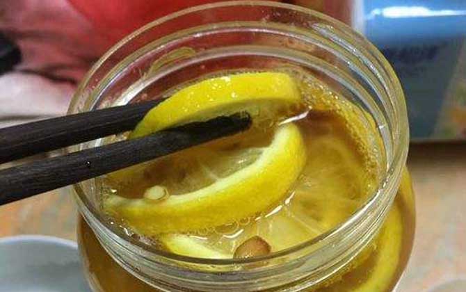 蜂蜜檸檬水的禁忌有哪些?不但喝法要正確,更要注意禁忌人群! 蜂蜜檸檬水