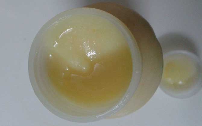 蜂王漿長期吃會雌激素過量嗎?不會,蜂王漿中雌激素含量并不高! 蜂王漿