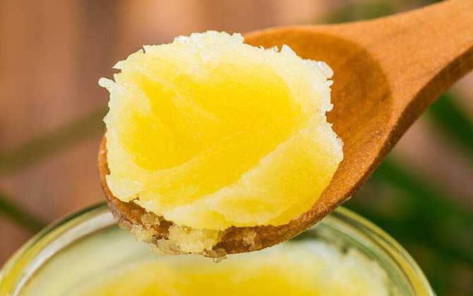 蜂王漿的作用與功效及食用方法 蜂王漿