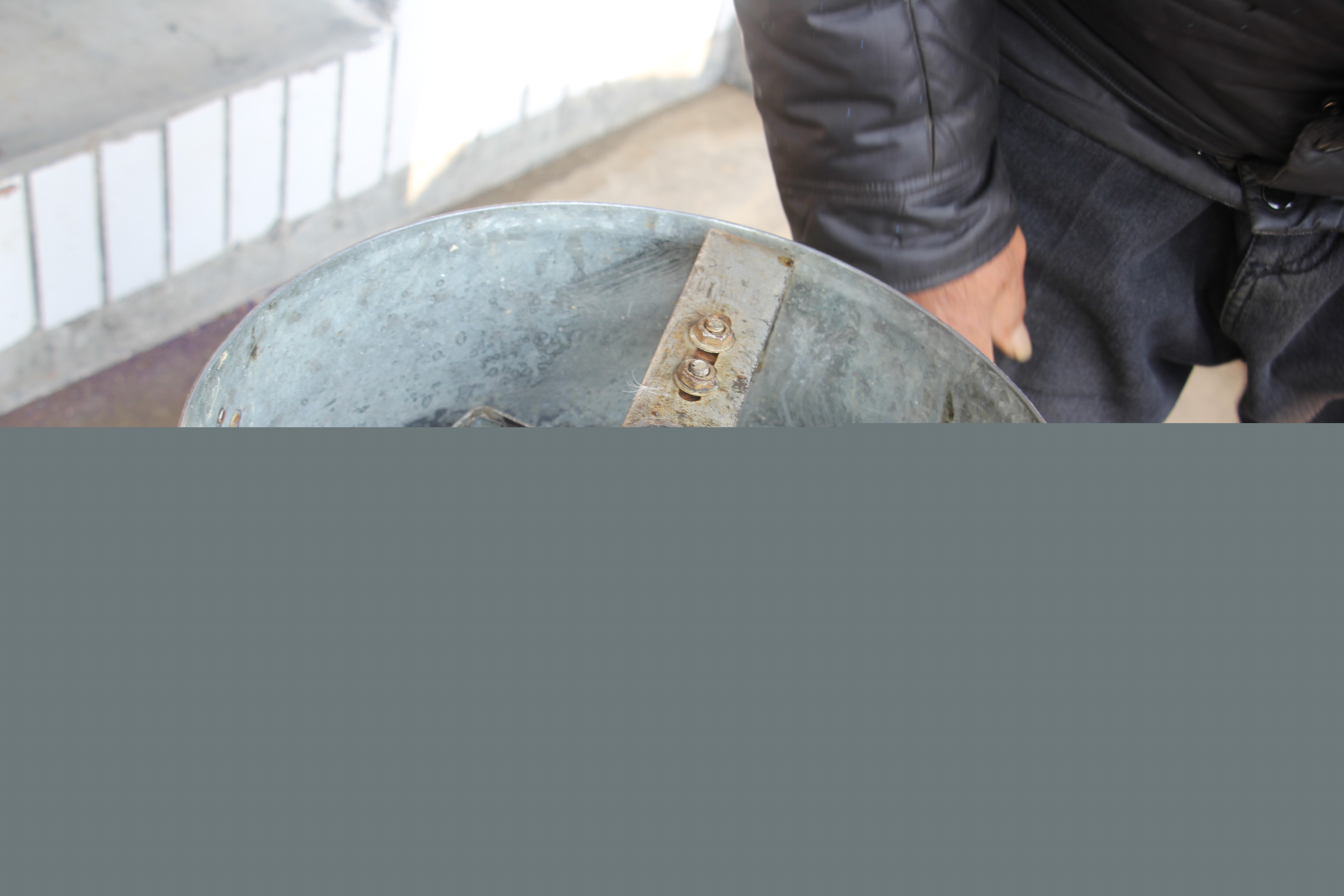 漲知識：農(nóng)家養(yǎng)土蜂蜜的工具，你認識幾個？留言回復(fù)，連載哦