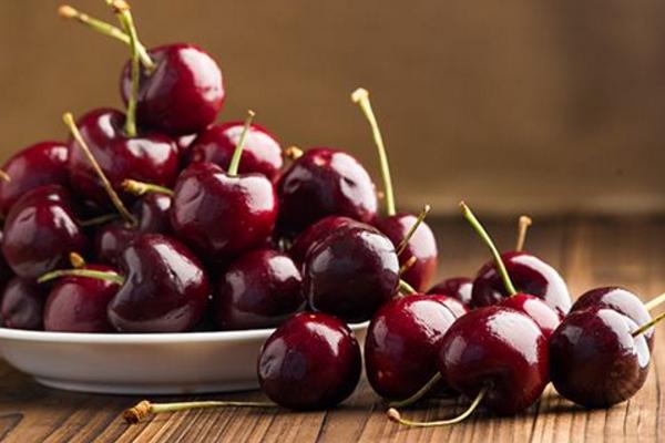 蜂蜜能和車厘子一起吃嗎(車厘子和什么不能同吃) 蜂蜜能和車厘子一起吃嗎(車厘子和什么不能同吃)