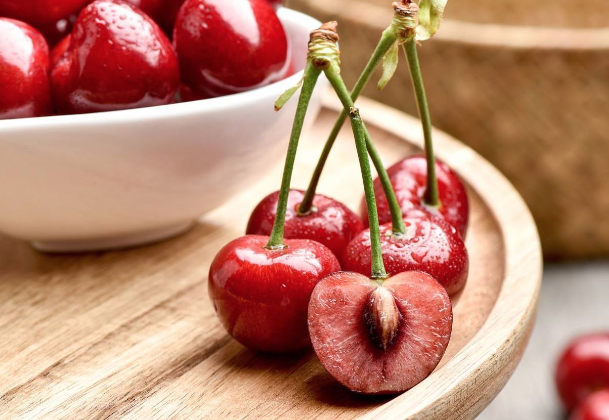 蜂蜜能和車厘子一起吃嗎(車厘子和什么不能同吃) 蜂蜜能和車厘子一起吃嗎(車厘子和什么不能同吃)