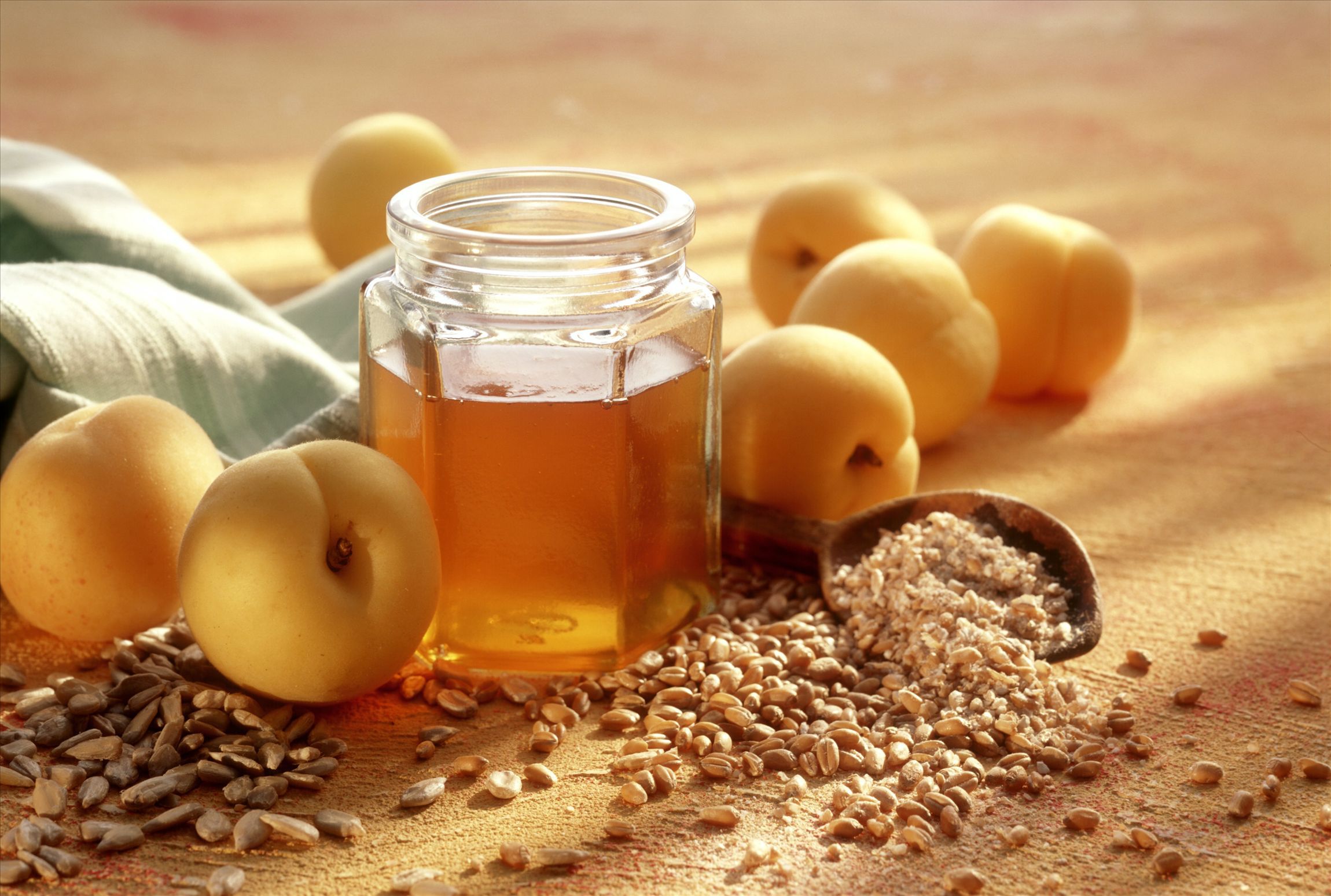 夏天喝蜂蜜水上火嗎(蜂蜜水上火還是降火) 夏天喝蜂蜜水上火嗎(蜂蜜水上火還是降火)