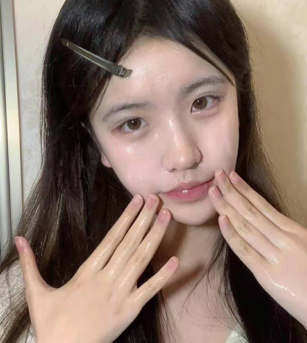 油性皮膚毛孔粗大怎么辦 面部皮膚油膩?學(xué)會(huì)這3個(gè)洗臉小技巧,讓你遠(yuǎn)離“毛孔粗大”煩惱