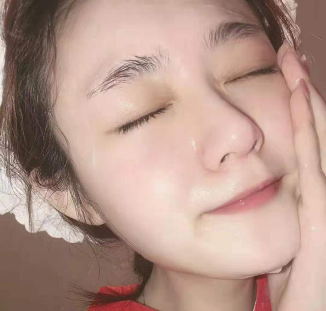 油性皮膚毛孔粗大怎么辦 面部皮膚油膩?學(xué)會(huì)這3個(gè)洗臉小技巧,讓你遠(yuǎn)離“毛孔粗大”煩惱