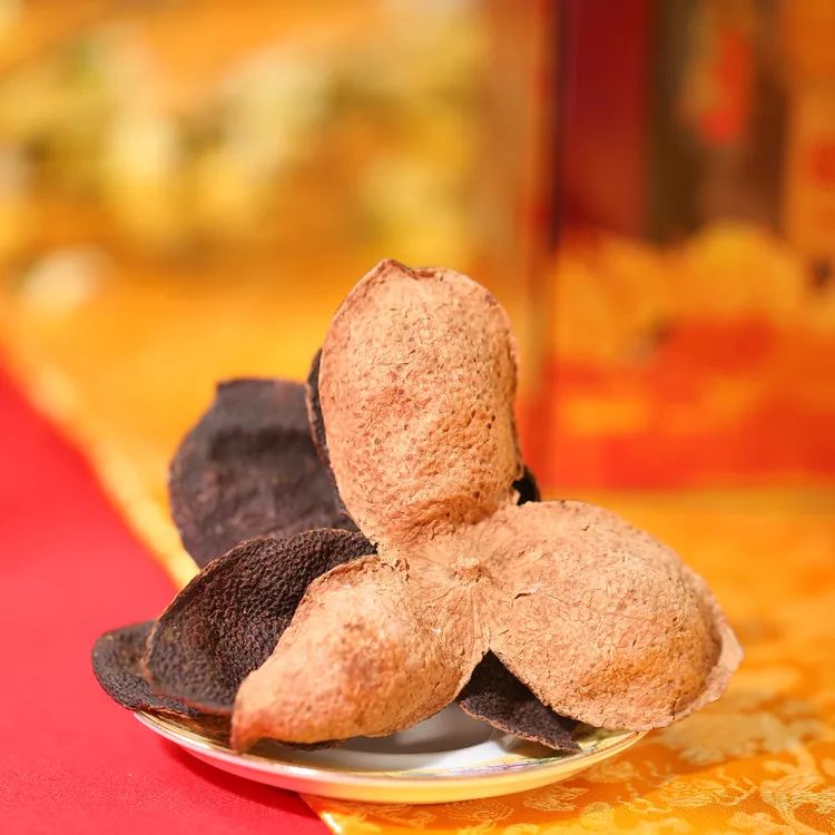 陳皮蜂蜜水的功效(陳皮加蜂蜜泡水的功效及做法) 陳皮蜂蜜水的功效(陳皮加蜂蜜泡水的功效及做法)