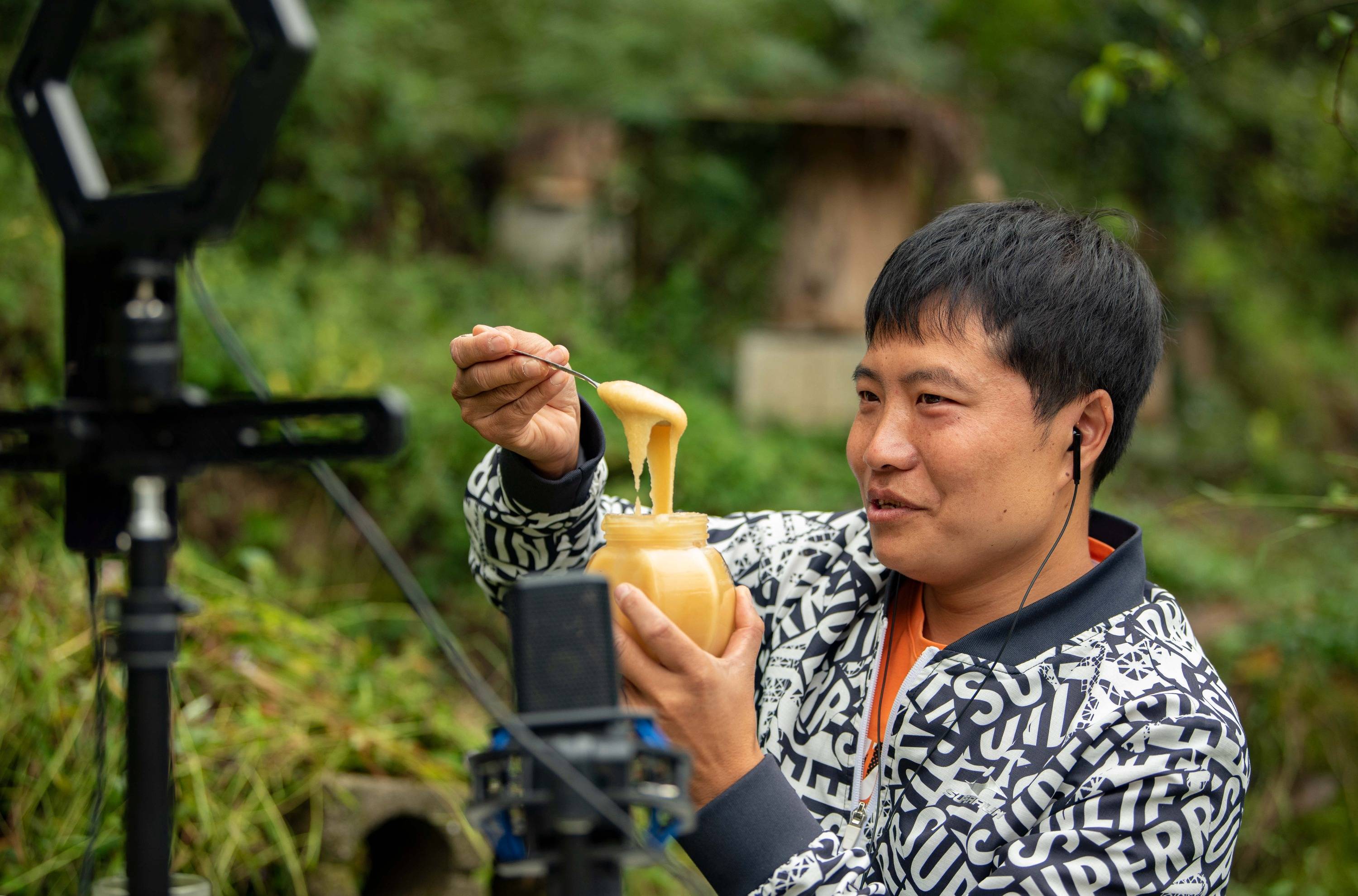 養蜂巢礎的制作方法（用水泥巢礎機制作巢礎的方法）