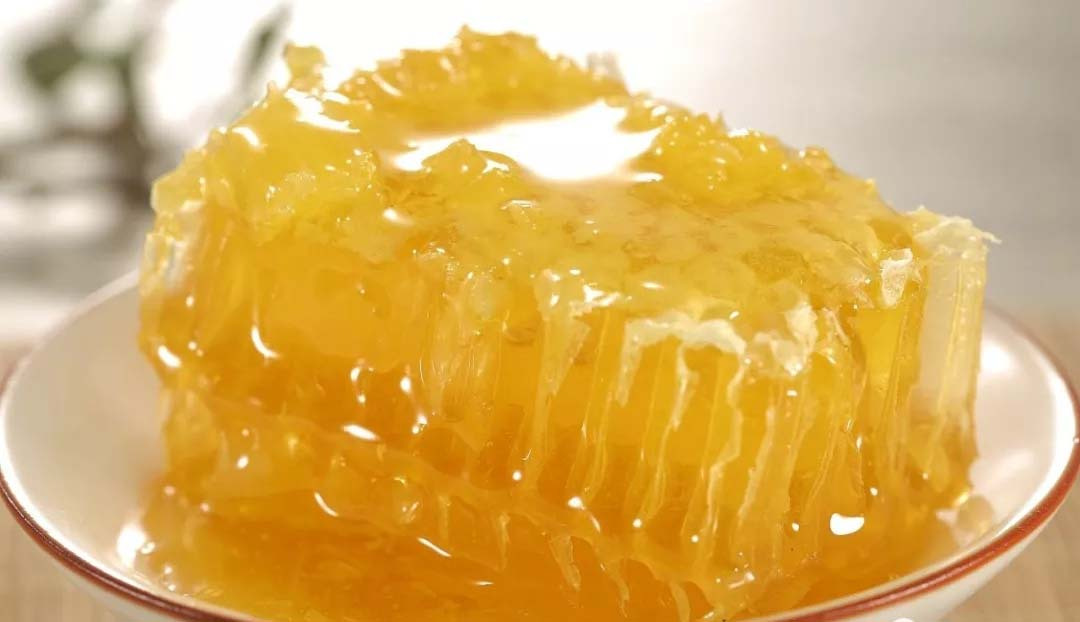 菊花蜂蜜的做法（菊花可以和蜂蜜─一起泡水喝嗎）