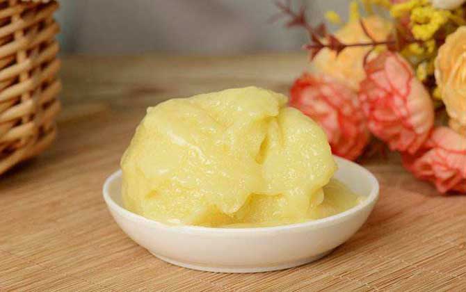 蜂王漿的味道為什么怪怪的（蜂王漿為什么有怪味）