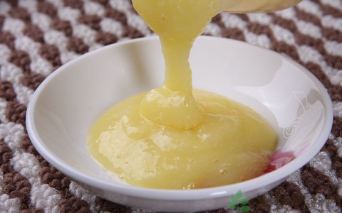 蜂王漿和蜂蜜有什么區(qū)別(一起喝有什么效果?哪個(gè)更好?) 蜂王漿和蜂蜜有什么區(qū)別(一起喝有什么效果?哪個(gè)更好?)