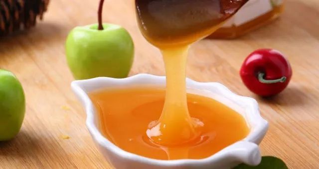 蜂王漿和蜂蜜有什么區(qū)別(一起喝有什么效果?哪個(gè)更好?) 蜂王漿和蜂蜜有什么區(qū)別(一起喝有什么效果?哪個(gè)更好?)