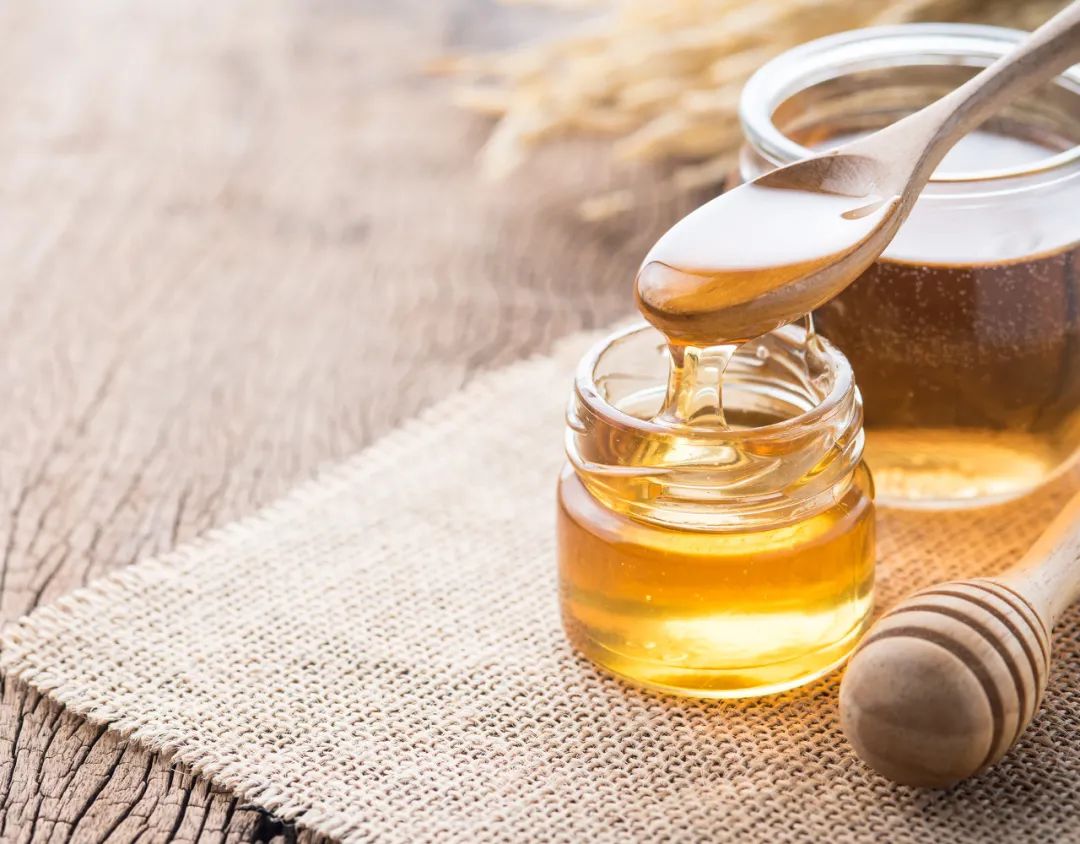 介王成功工蜂還在產卵如何處理（工產蜂群介王成功后，為何工蜂還在產卵）