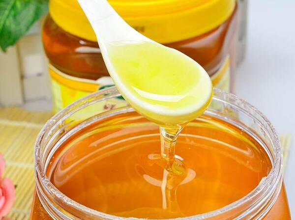 介王成功工蜂還在產卵如何處理（工產蜂群介王成功后，為何工蜂還在產卵）