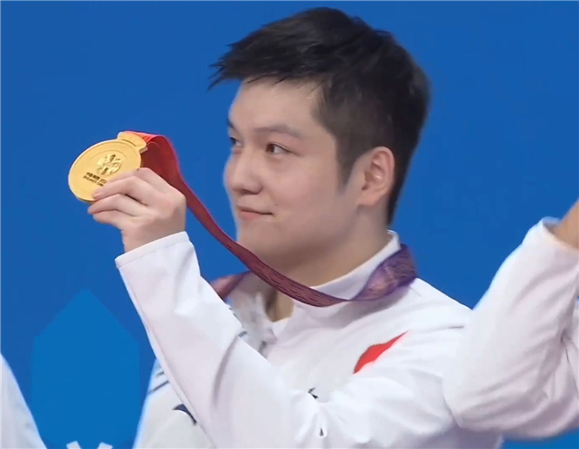 樊振東逆轉戰勝馬龍 鄧亞萍批評奏效!樊振東開竅逆轉奪冠,原來擊敗馬龍靠的就這兩招