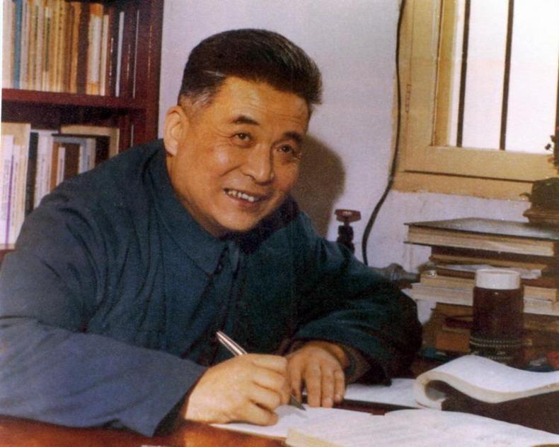 楊振寧百歲生日演講 千里共同途!楊振寧百歲生日演講,他與鄧稼先的世紀友情讓人動容