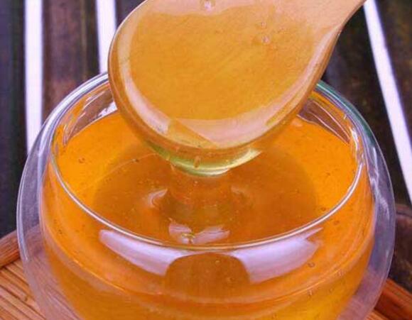 什么是東北黑蜂雪蜜(東北黑蜂雪蜜的功效和作用) 什么是東北黑蜂雪蜜(東北黑蜂雪蜜的功效和作用)