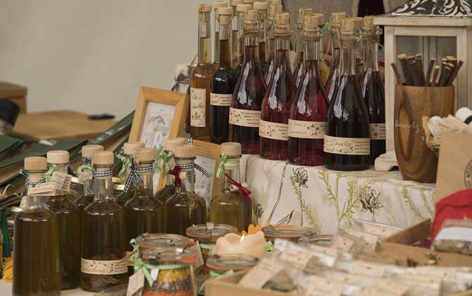 蜂蜜酒的作用與功效有哪些？不但能增強體質(zhì)，而且還能美容養(yǎng)顏！