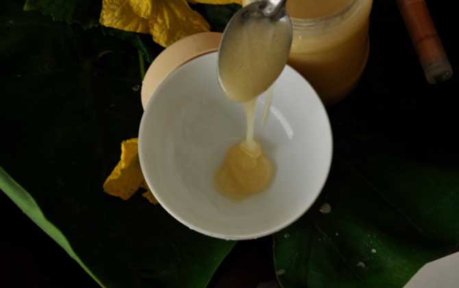 蜂蜜涂臉15天后有什么效果？簡(jiǎn)直判若兩人，但仍要注意副作用！