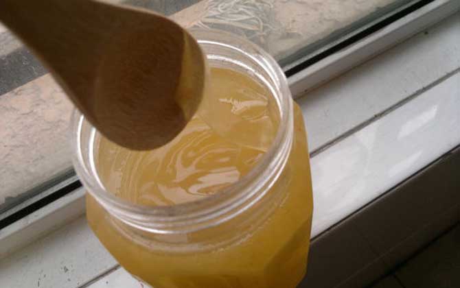 牛奶可以加蜂蜜嗎？完全沒有任何問題，二者搭配后營養(yǎng)更能互補(bǔ)！