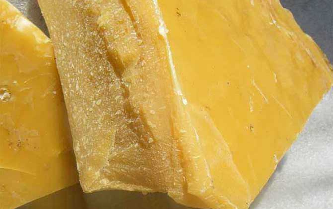 蜂蠟?zāi)男┤瞬荒艹裕恳话闳硕伎墒秤茫@4類人吃蜂蠟要小心！