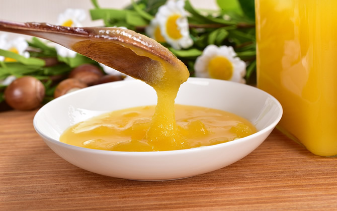 生蜂蜜和熟蜂蜜的區(qū)別是什么？(生蜜和熟蜜哪個(gè)好)