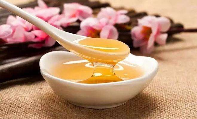 夢見吃蜂蜜是什么預(yù)兆（做夢夢見吃蜂蜜是什么意思）